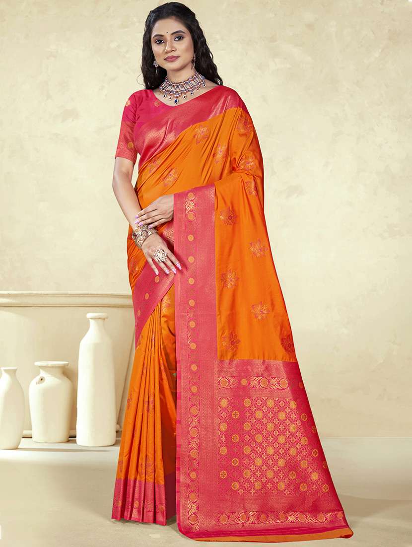 women self design bordered saree with blouse