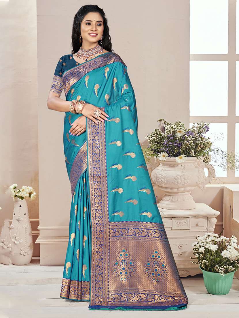 women self design bordered saree with blouse