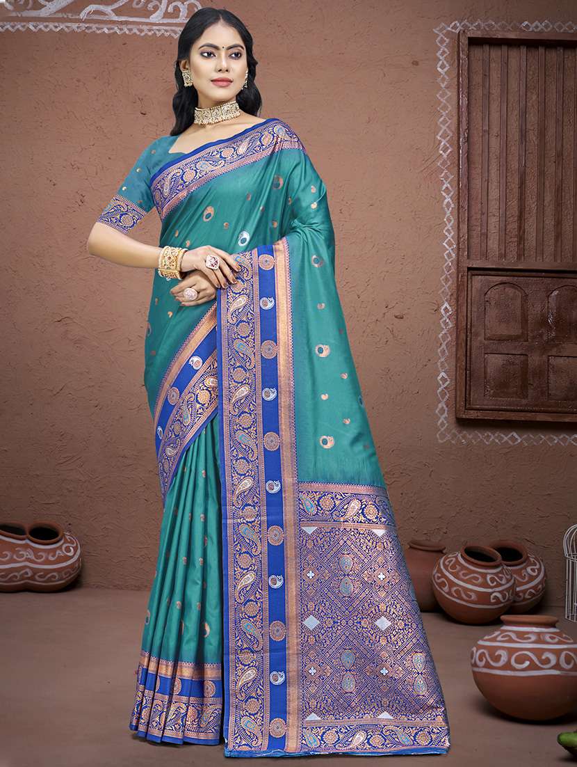 women self design bordered saree with blouse