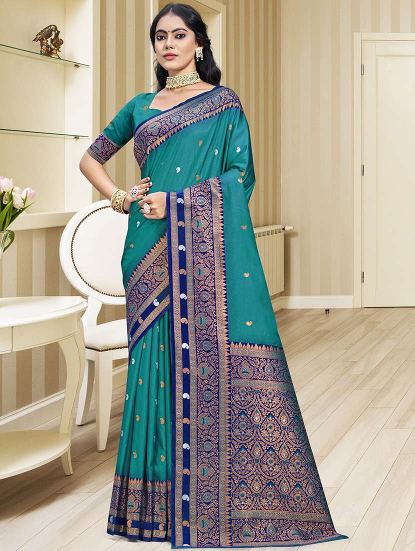 women self design bordered saree with blouse