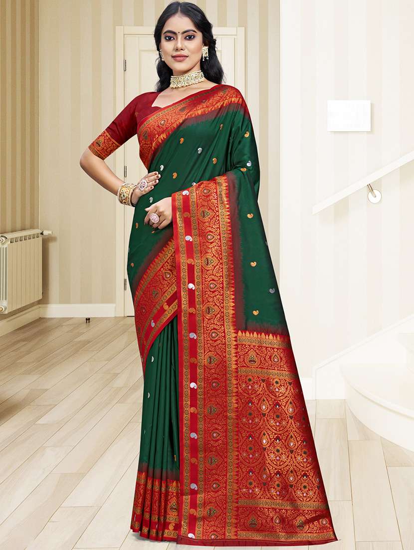 women self design bordered saree with blouse