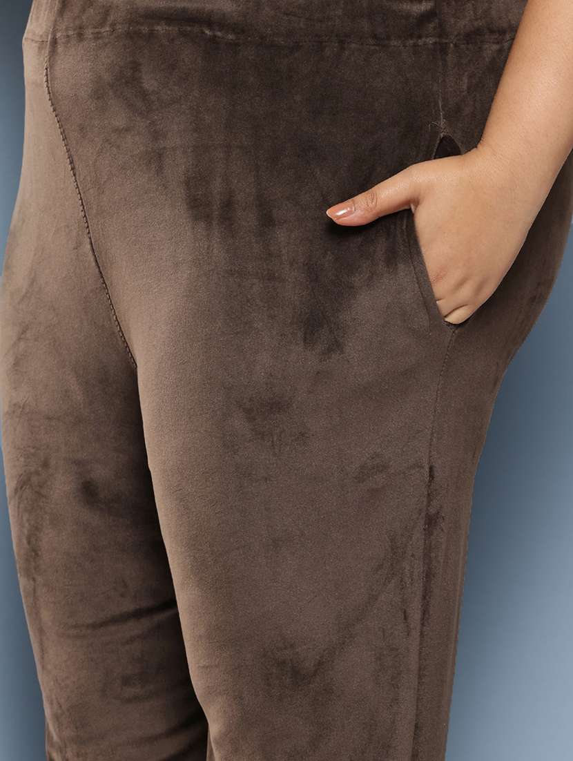 women plus size round neck kurta pant set with dupatta - 21673063 -  Standard Image - 5