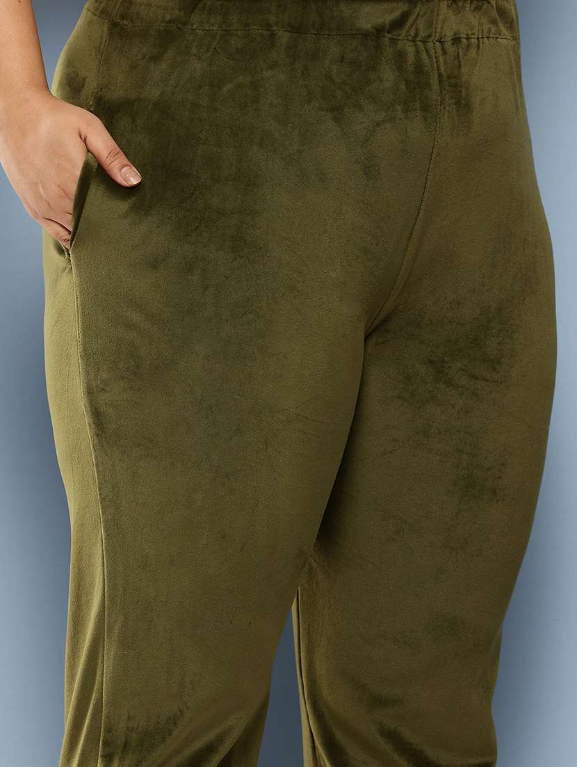 women plus size round neck kurta pant set with dupatta - 21673068 -  Standard Image - 5