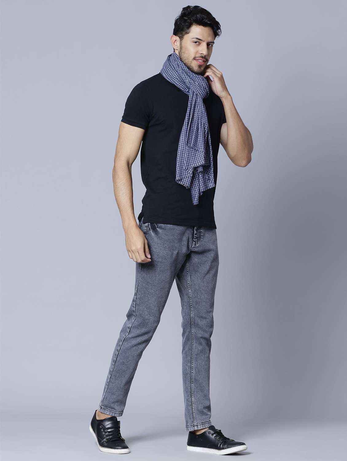 men elegant checkered shawl - 21673218 -  Standard Image - 3