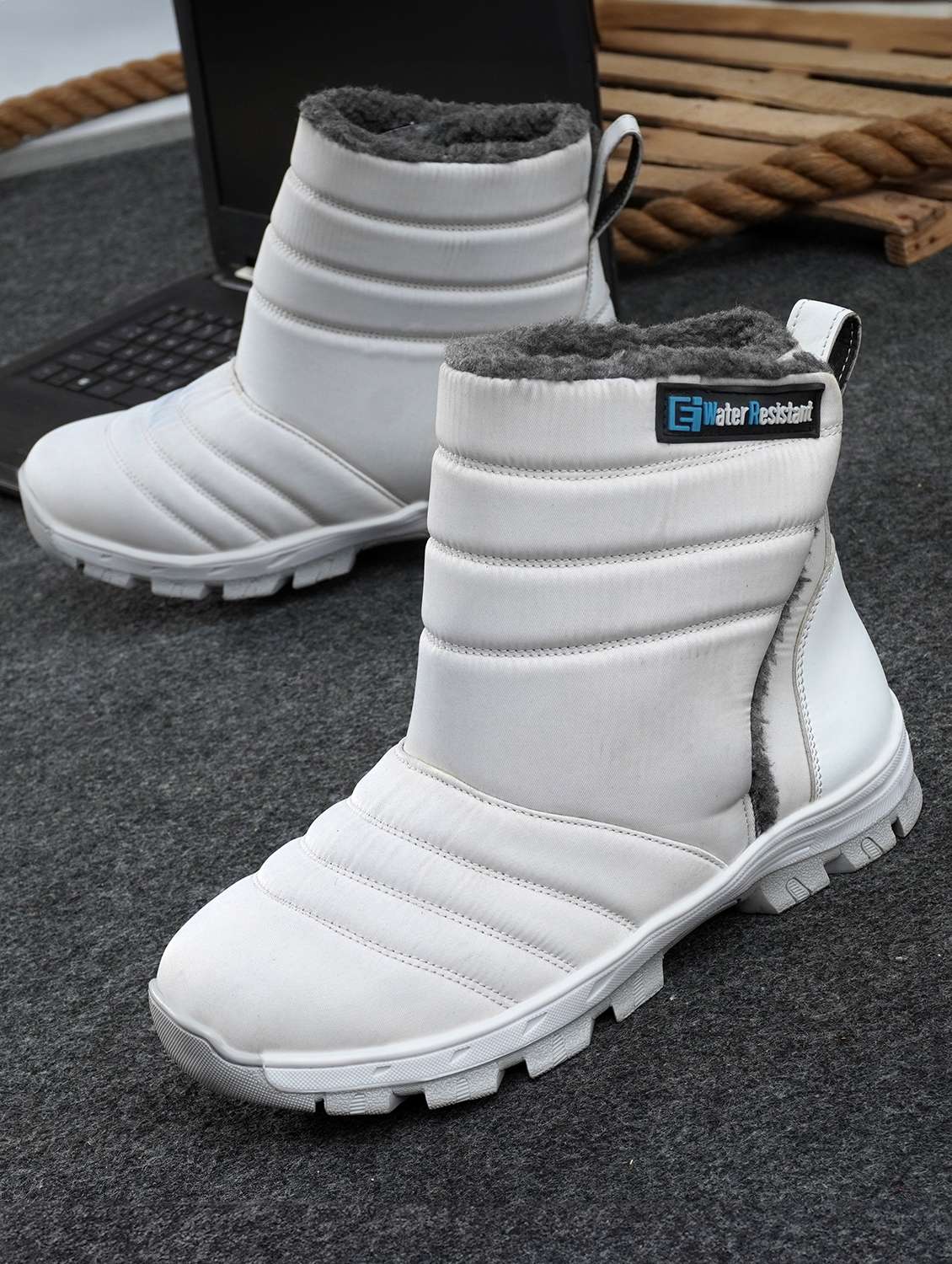 men solid winter wear boots - 21675231 -  Zoom Image - 0