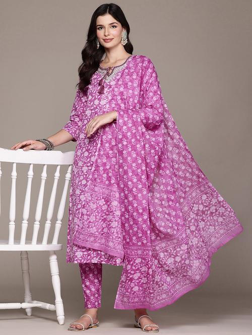 women three quarter sleeve kurta pant with dupatta set - 21675271 - Standard Image - 0