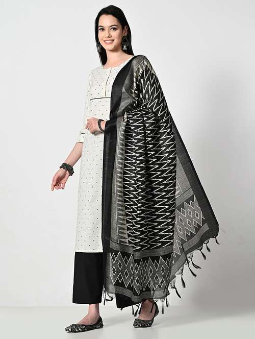 women self design three qurter sleeve kurta palazzo set - 21675426 - Standard Image - 0