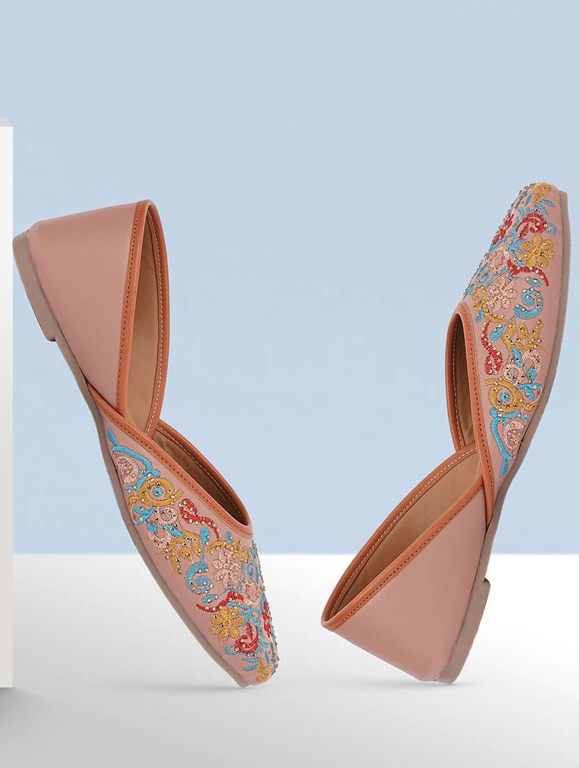 women embellished slip on jutis 