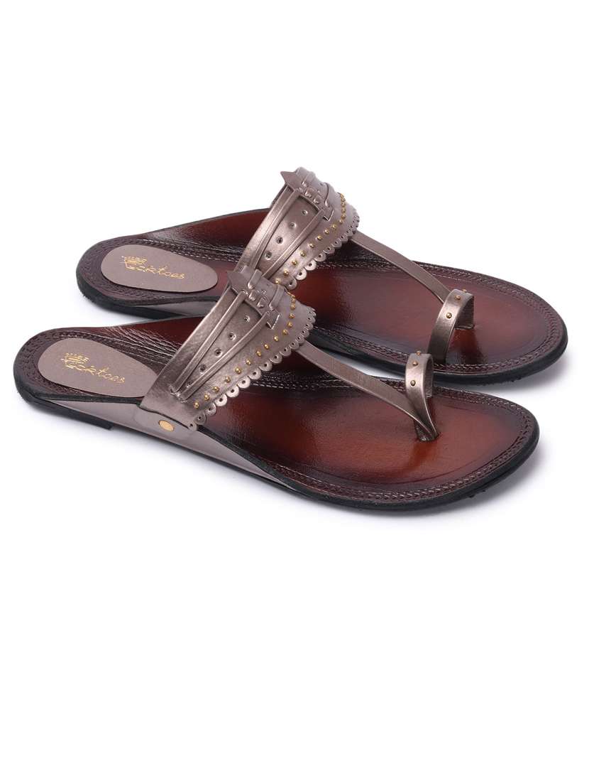Women Embellished One Toe Kolhapuri