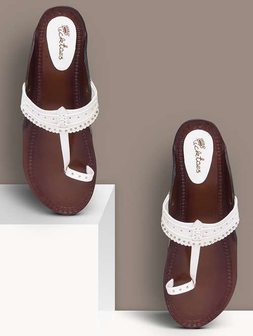 women embellished one toe kolhapuri