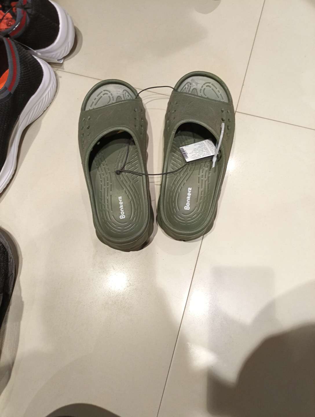 green pvc slippers - 21677935 -  Zoom Image - 0