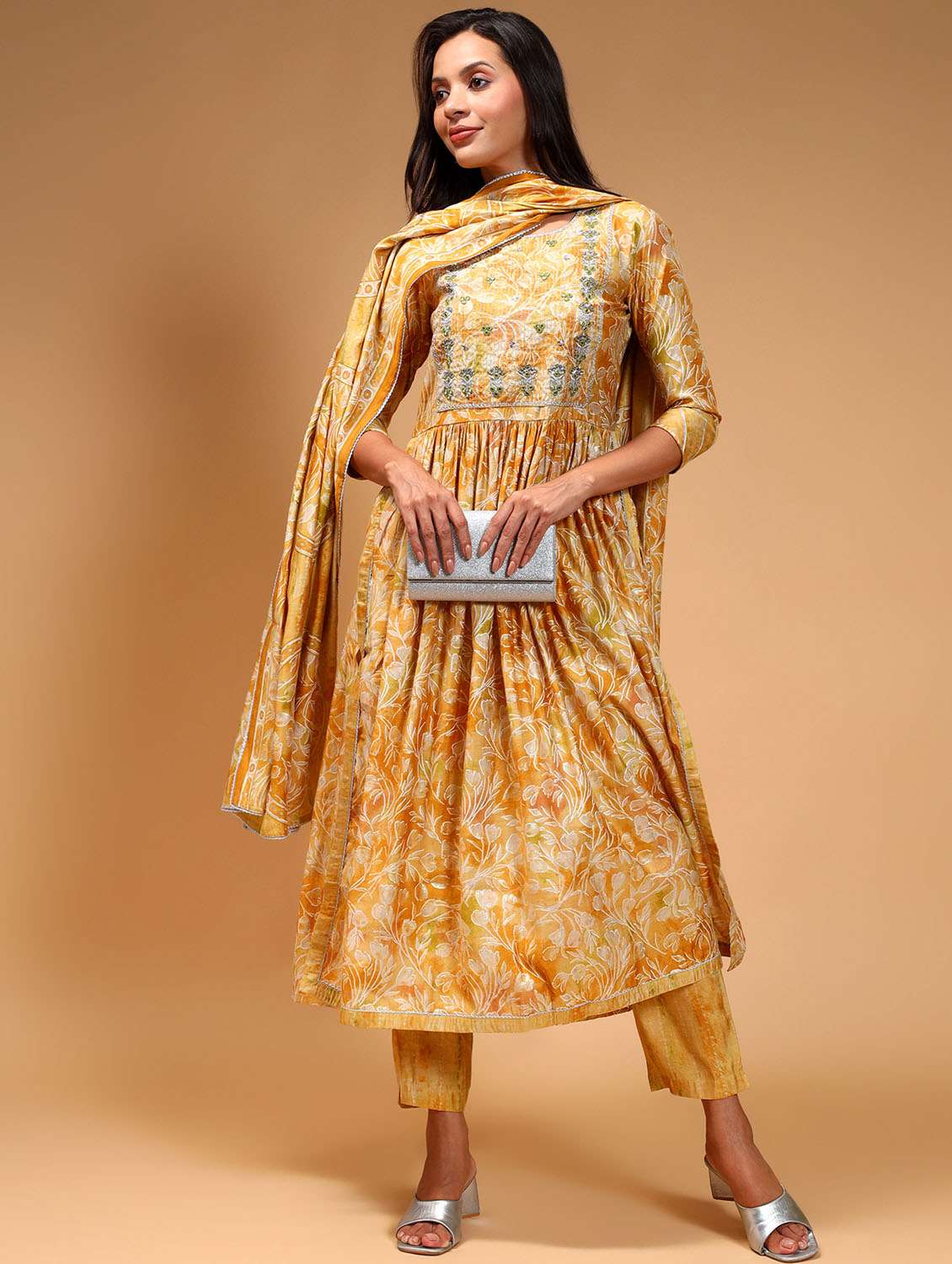women three quarter sleeve kurta pant with dupatta set - 21678193 - Zoom Image - 0