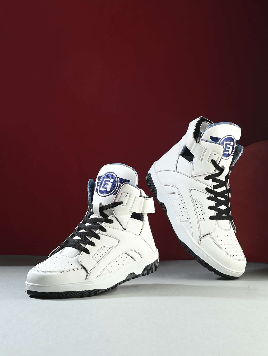 men white lace up sneakers - 21678344 - Zoom Image - 0