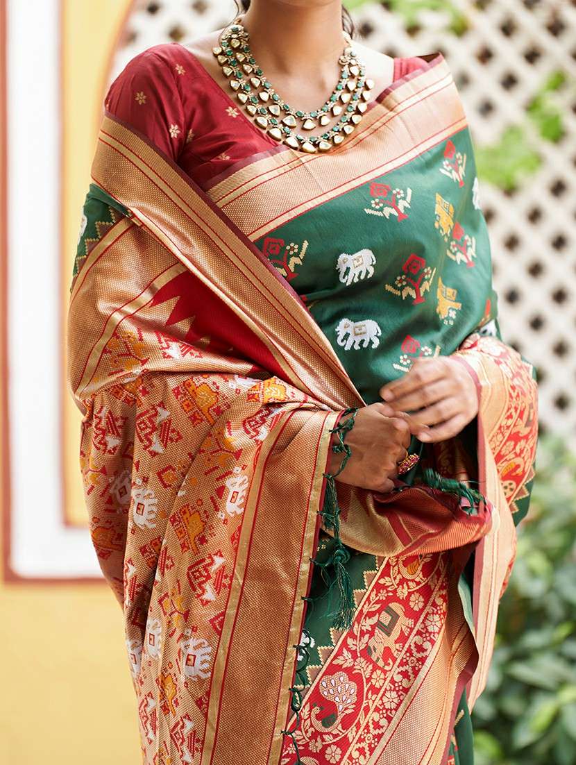 women self design patola saree with blouse - 21678717 - Standard Image - 3