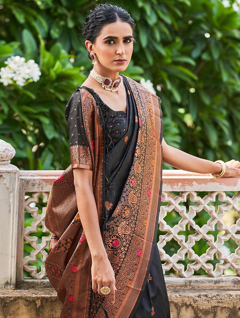 women self design banarasi saree with blouse - 21678720 - Standard Image - 3