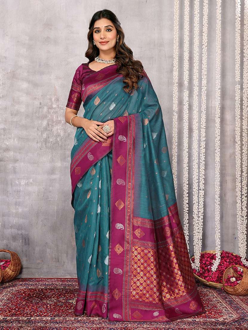 women self design bordered saree with blouse