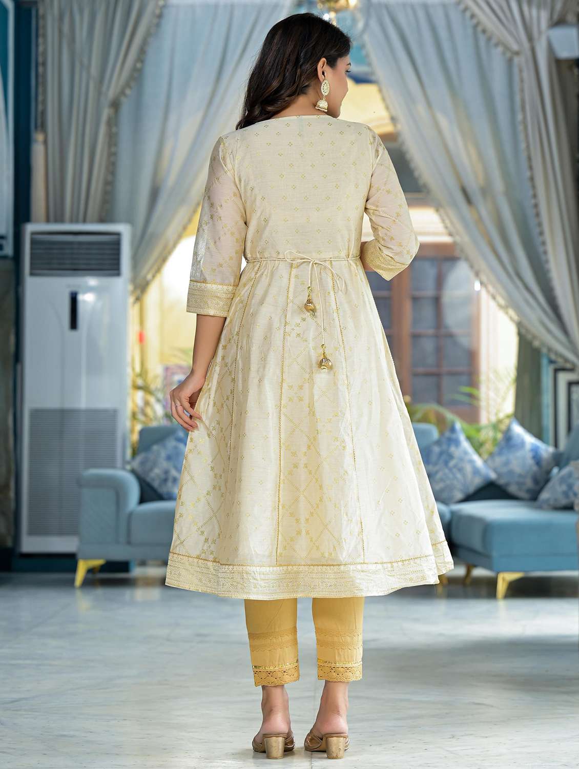 women off-white self design anarkali kurta - 21679198 -  Standard Image - 3