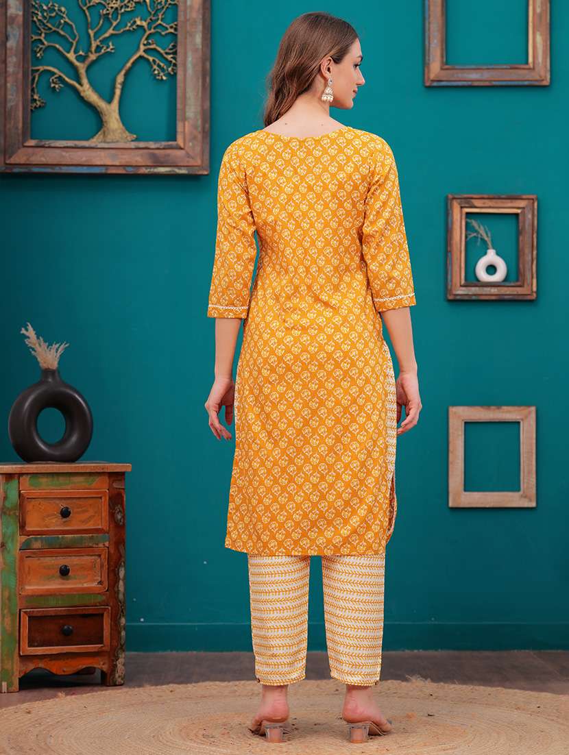 women three quarter sleeve kurta pant with dupatta set - 21680367 - Standard Image - 3