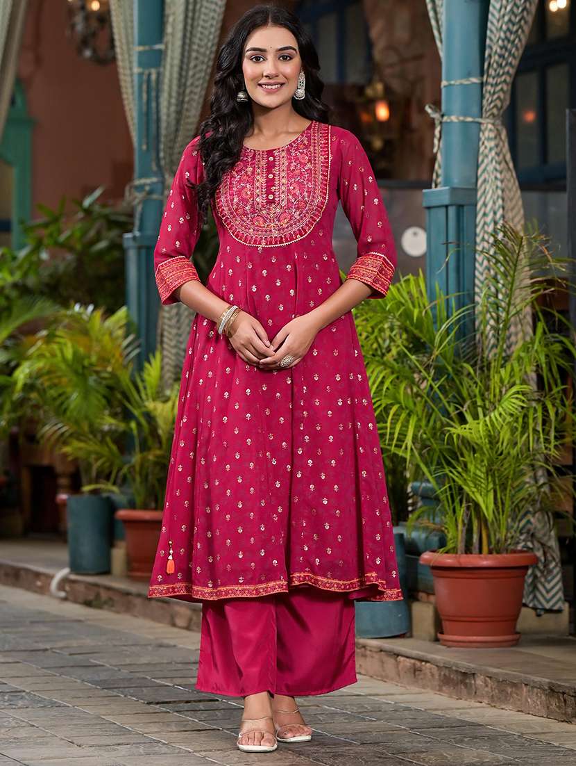 women pink foil print kurta palazzo set with dupatta