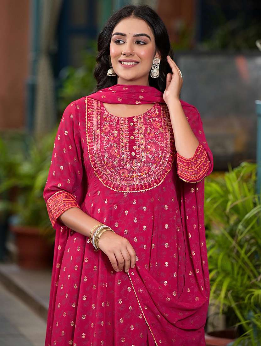 women pink foil print kurta palazzo set with dupatta - 21680458 -  Standard Image - 5