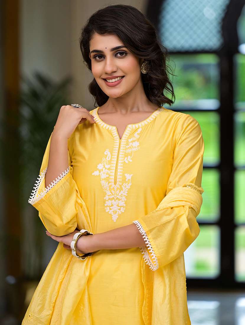women embroidered kurta pant set with duaptta - 21680525 - Standard Image - 3
