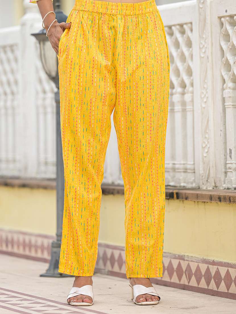 women printed kurta pant set with dupatta - 21680547 -  Standard Image - 3