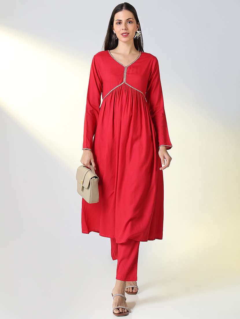 women red solid v neck kurta pant set - 21682184 - Standard Image - 3