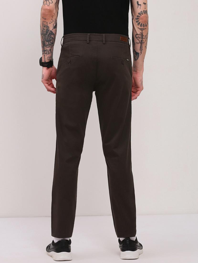 men low rise solid chinos - 21682461 - Standard Image - 3