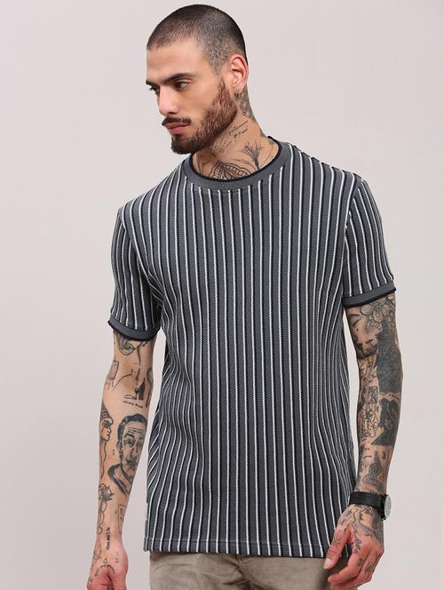 men short sleeves striped t-shirt - 21682481 -  Standard Image - 0