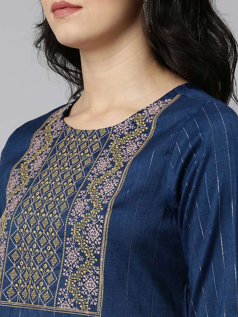women round neck embroidered straight kurta - 21682685 - Standard Image - 5