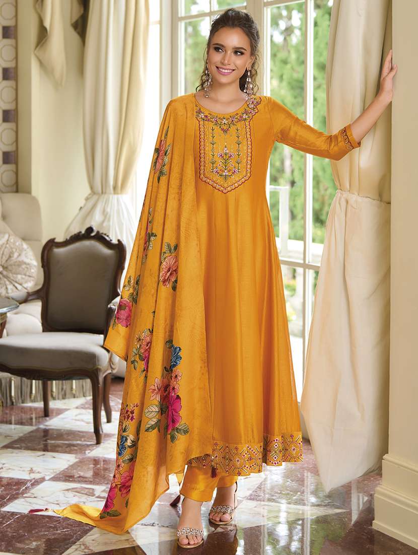 women three quarter sleeve kurta pant with dupatta set - 21684146 -  Zoom Image - 0