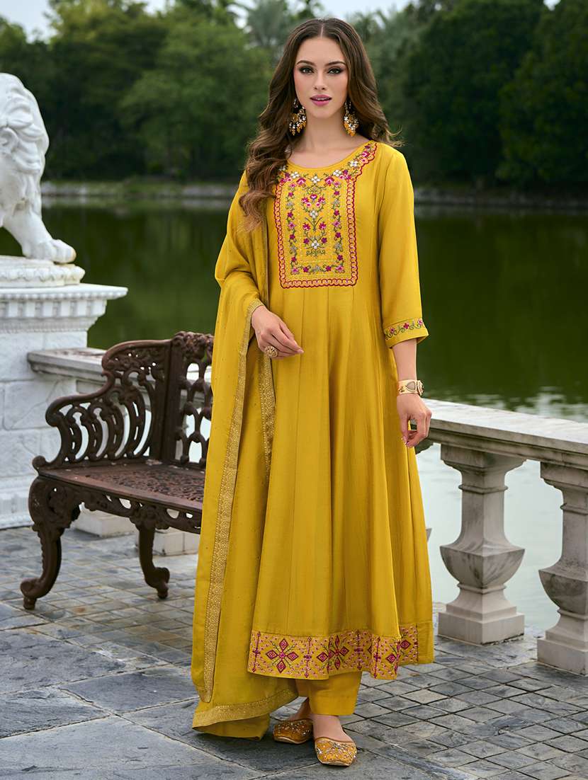women three quarter sleeve kurta pant with dupatta set