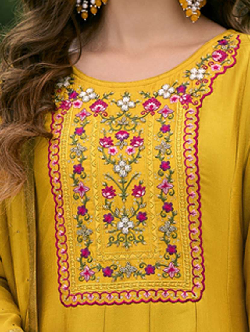 women three quarter sleeve kurta pant with dupatta set - 21684148 -  Standard Image - 3