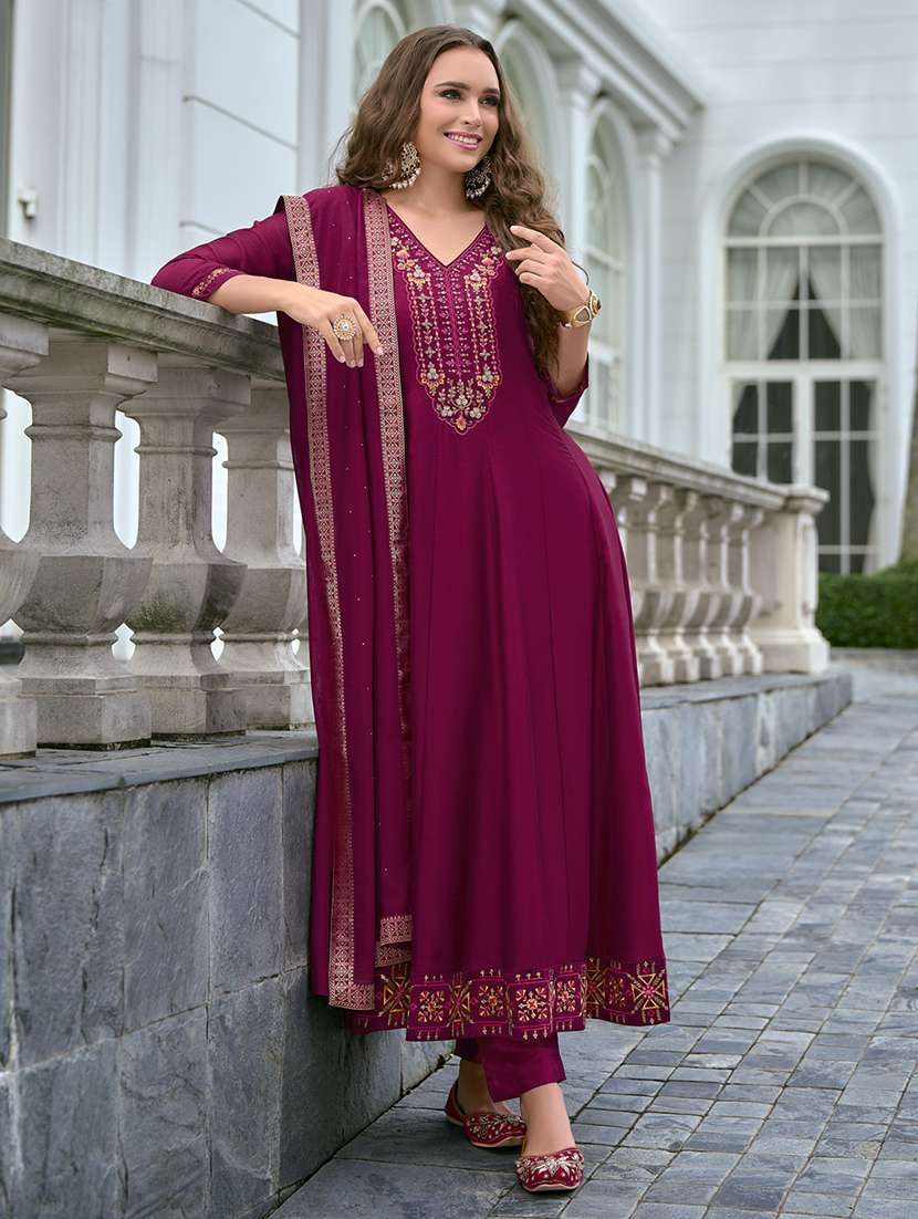 women three quarter sleeve kurta pant with dupatta set - 21684158 - Zoom Image - 0