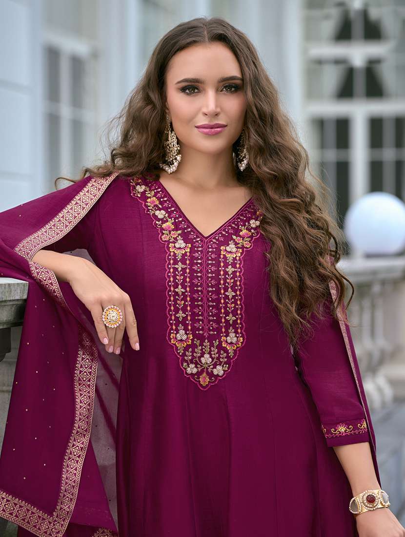 women three quarter sleeve kurta pant with dupatta set - 21684158 - Standard Image - 3