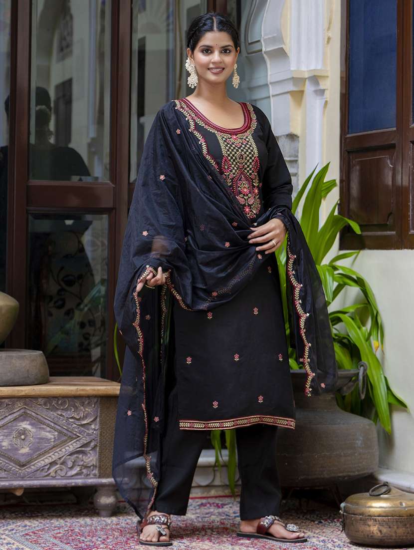 women three quarter sleeve kurta pant with dupatta set - 21684183 -  Zoom Image - 0