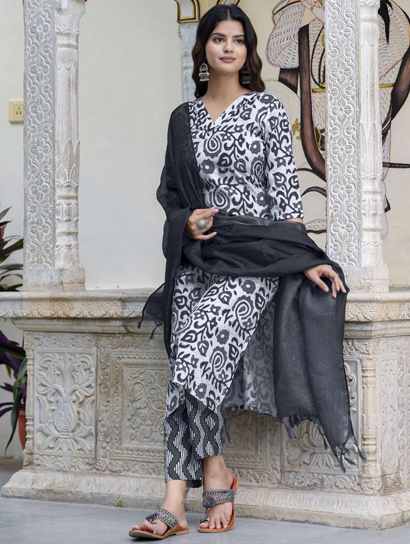 women three quarter sleeve kurta pant with dupatta set - 21684209 -  Standard Image - 3