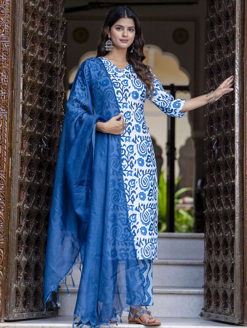women three quarter sleeve kurta pant with dupatta set - 21684210 -  Standard Image - 3