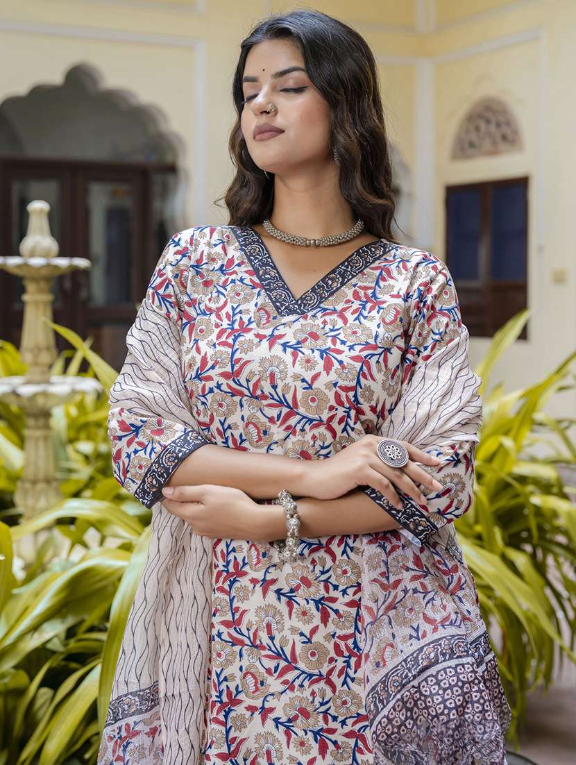 women three quarter sleeve kurta pant with dupatta set - 21684220 -  Standard Image - 3