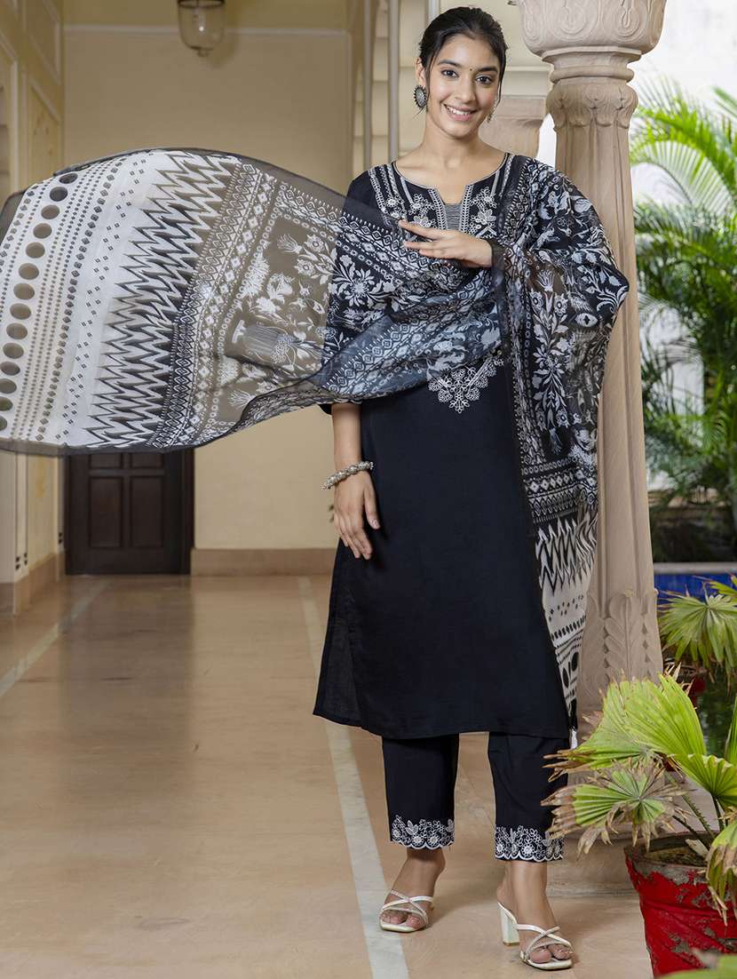 women three quarter sleeve kurta pant with dupatta set - 21684229 -  Standard Image - 3