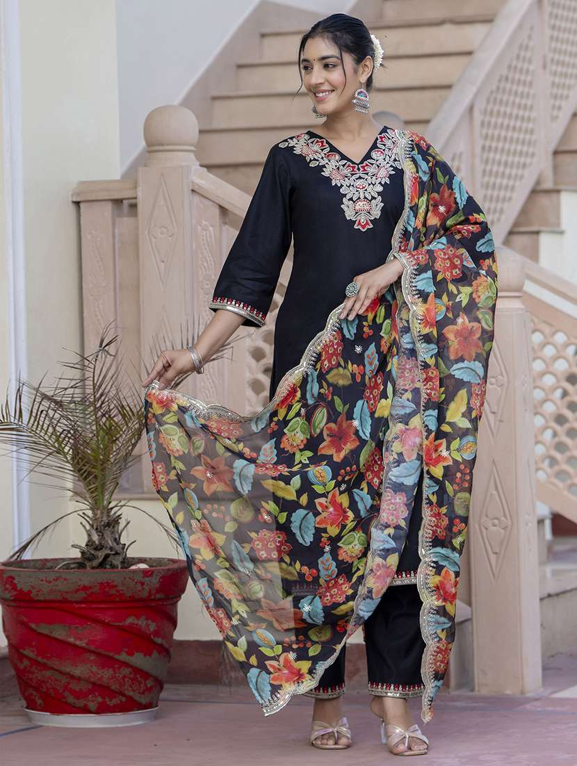 women three quarter sleeve kurta pant with dupatta set - 21684230 -  Standard Image - 3