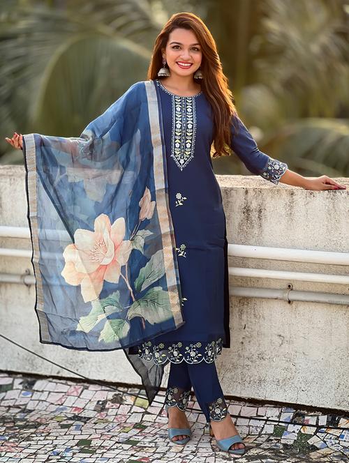 women three quarter sleeve kurta pant with dupatta set - 21684244 - Standard Image - 0