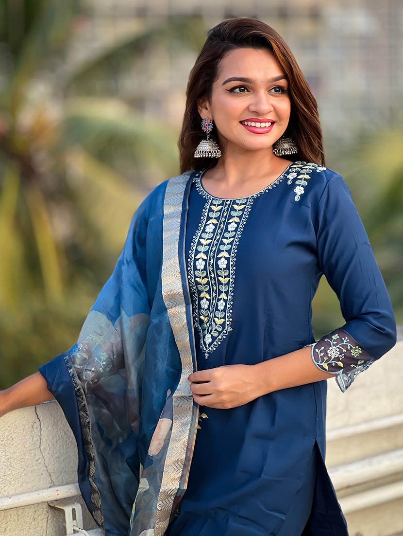 women three quarter sleeve kurta pant with dupatta set - 21684244 - Standard Image - 3
