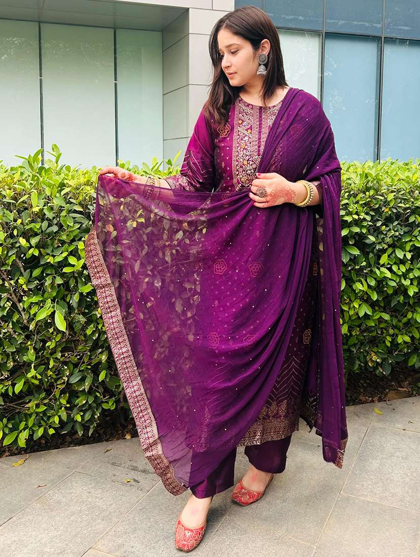 women three quarter sleeve kurta pant with dupatta set - 21684273 -  Standard Image - 3