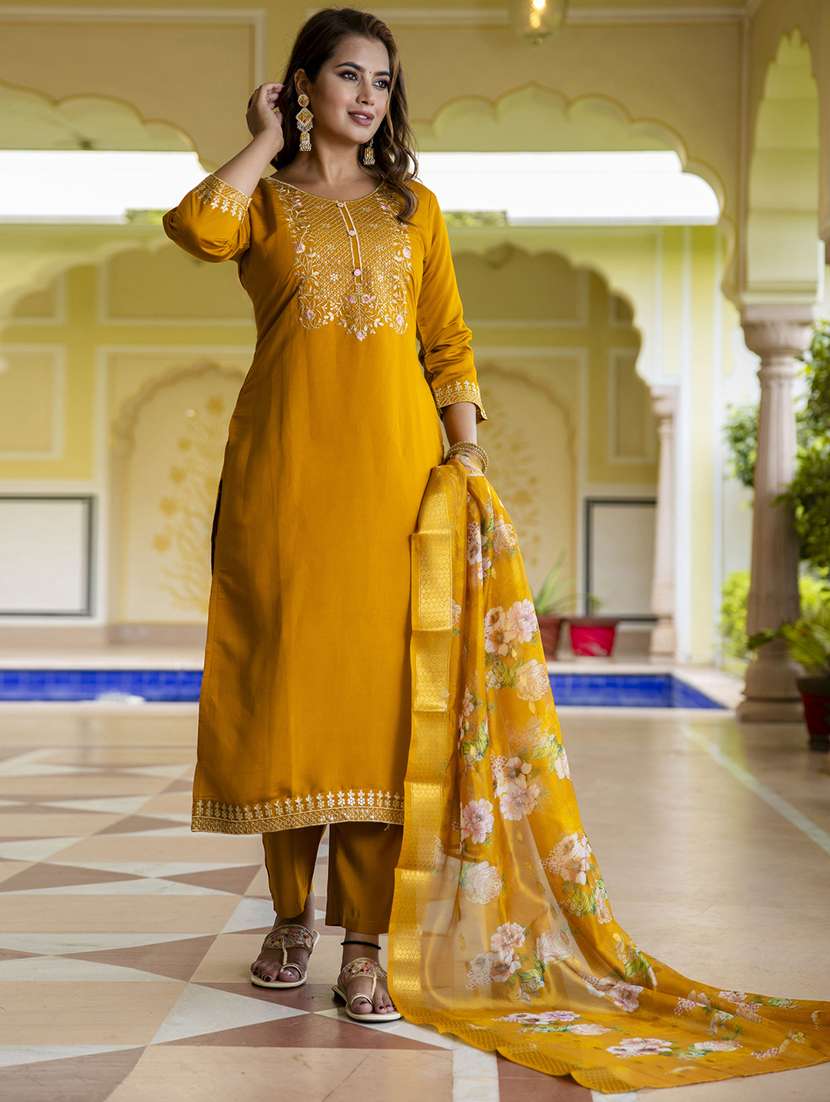 women three quarter sleeve kurta pant with dupatta set - 21684287 -  Standard Image - 3