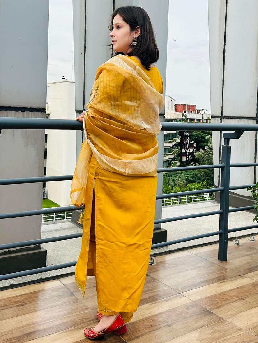 women three quarter sleeve kurta pant with dupatta set - 21684297 -  Standard Image - 3