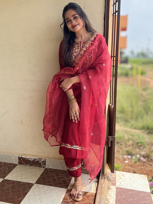 women three quarter sleeve kurta pant with dupatta set - 21684307 -  Standard Image - 0