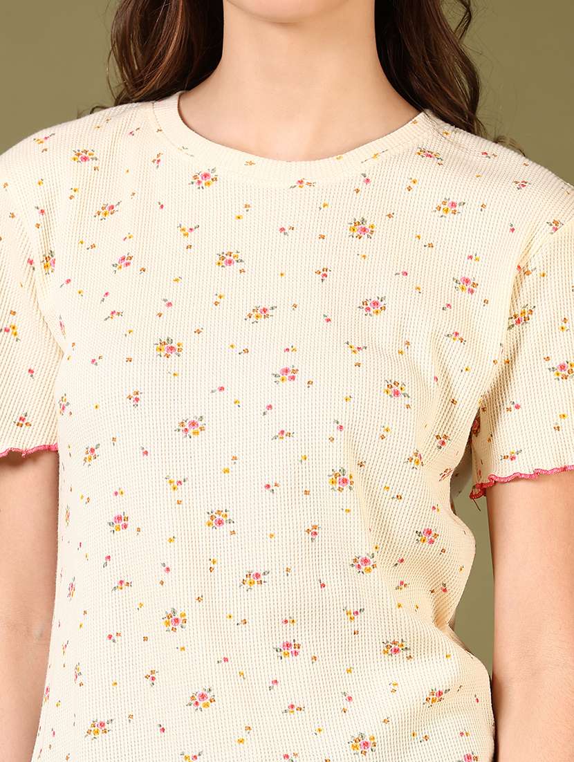 womne floral printed round neck t-shirt - 21685687 - Standard Image - 3