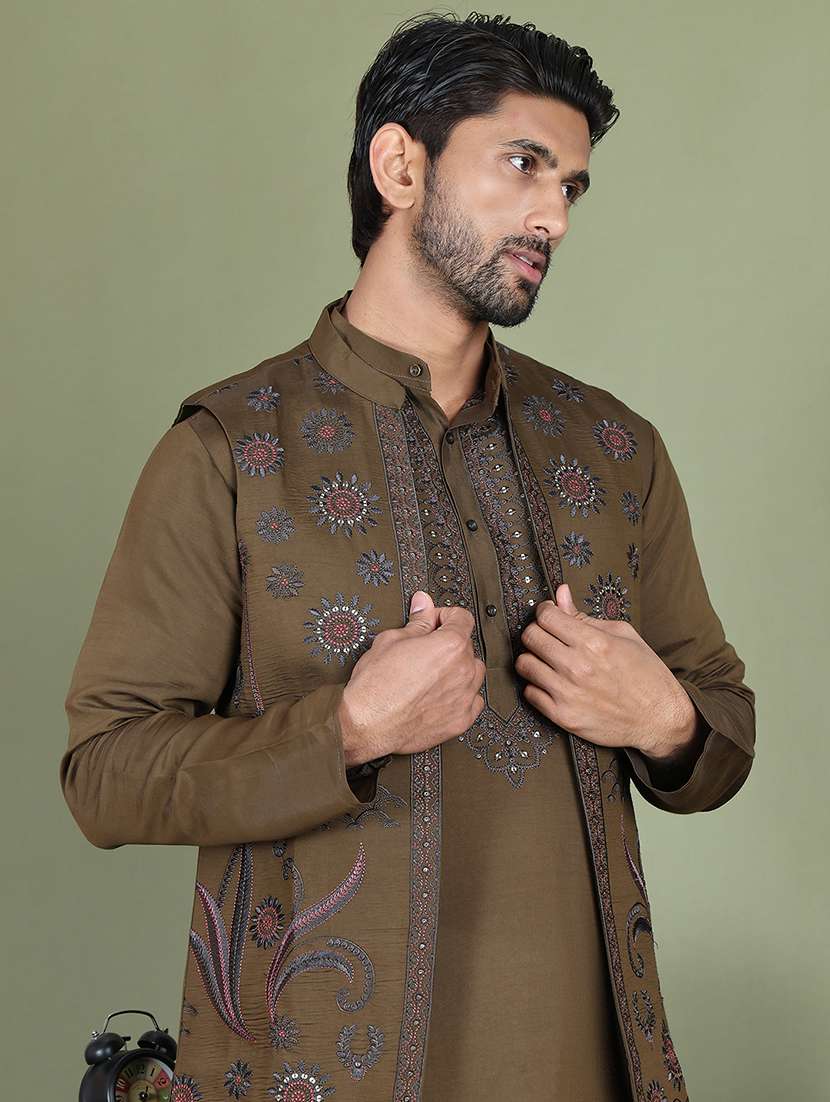 men embroidered kurta pyjama with jacket ethnic wear set - 21687092 -  Standard Image - 3