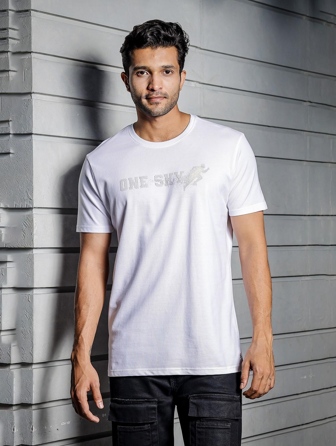 men round neck chest print t-shirt - 21687696 -  Zoom Image - 0